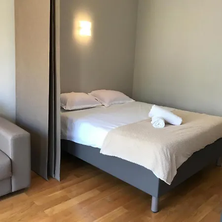 Apartment Downtown Studio & Large Terrace