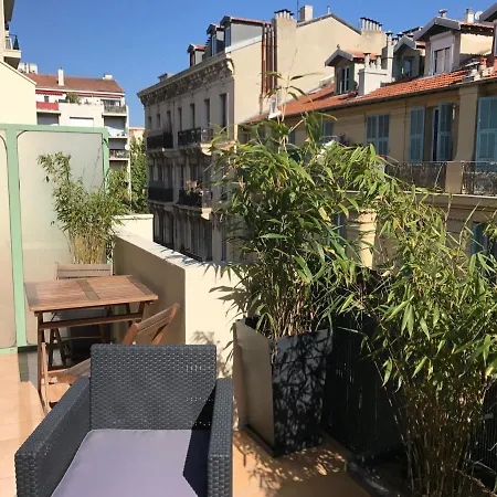 Apartment Downtown Studio & Large Terrace